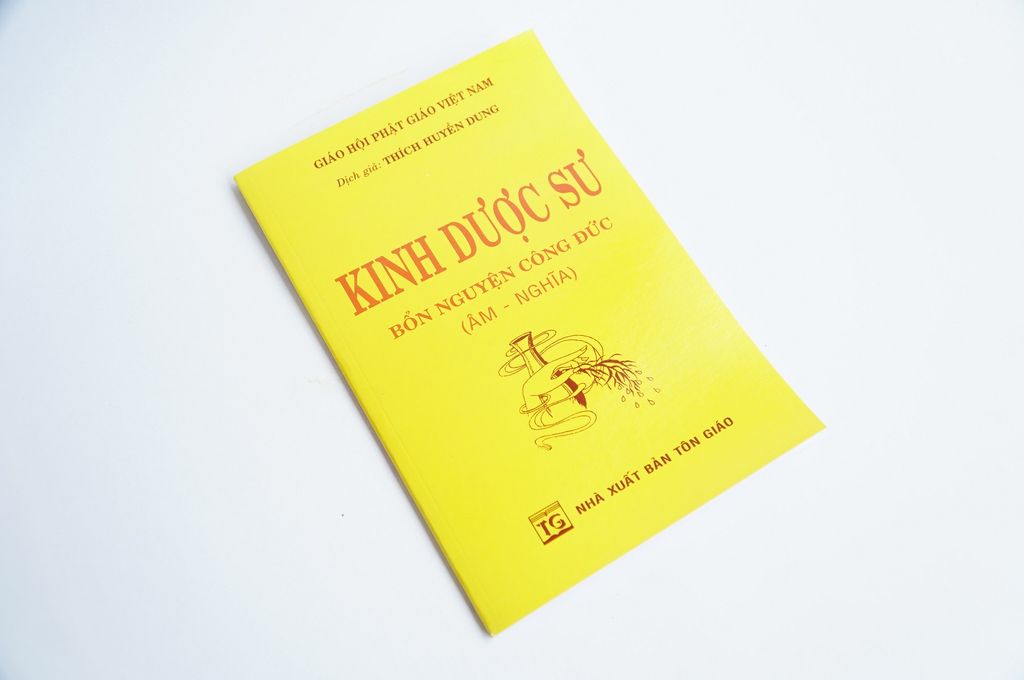 Kinh Phật - Kinh Dược Sư Âm Nghĩa bìa giấy vàng - Thích Huyền Dung - Chữ to rõ 118 trang