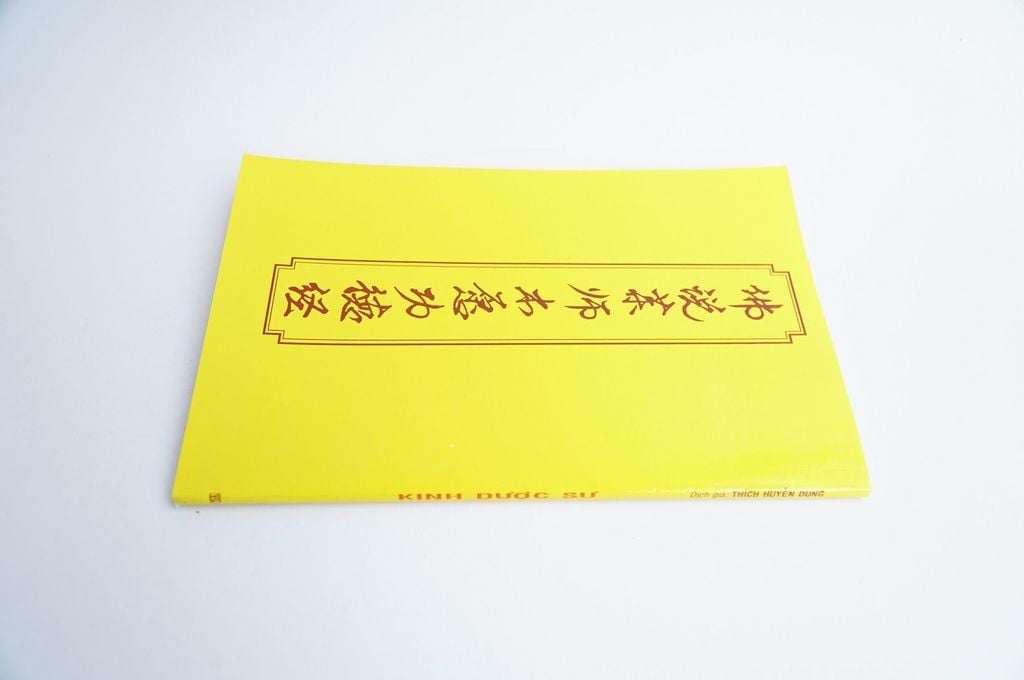 Sách Phật Giáo - Kinh Dược Sư Âm Nghĩa bìa giấy vàng - Thích Huyền Dung - Chữ to rõ 118 trang