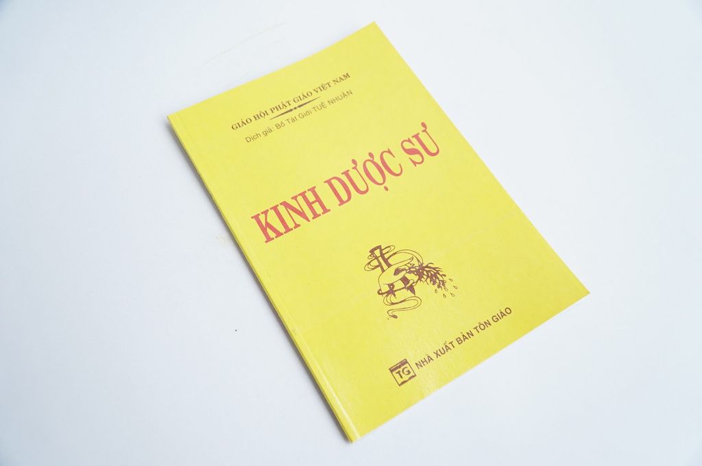 Kinh Phật - Kinh Dược Sư bìa giấy vàng - Tuệ Nhuận - Chữ to rõ 82 trang
