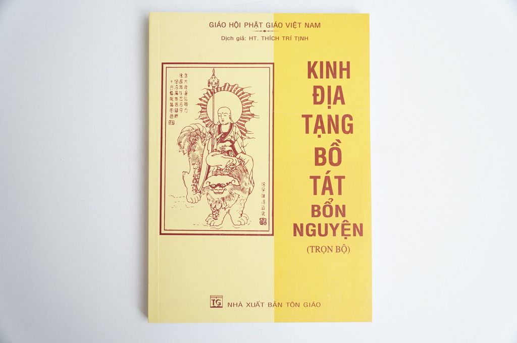 Sách Phật Giáo - Kinh Địa Tạng Bổn Nguyện bìa giấy vàng - Thích Trí Tịnh - Chữ to rõ 246 trang