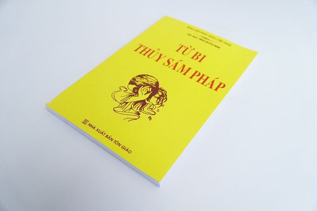 Sách Phật Giáo - Từ Bi Thủy Sám Pháp bìa giấy vàng - Thích Huyền Dung - Chữ to rõ 182 trang - 22