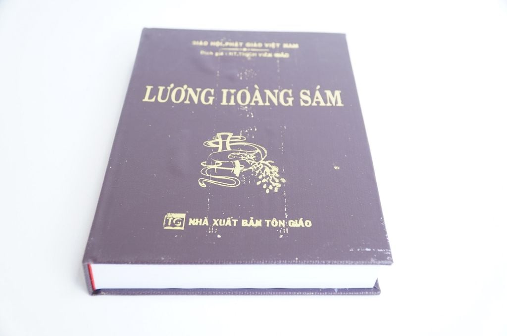 Kinh Phật - Kinh Lương Hoàng Sám bìa da nâu - Thích Viên Giác - Chữ to rõ 560 trang