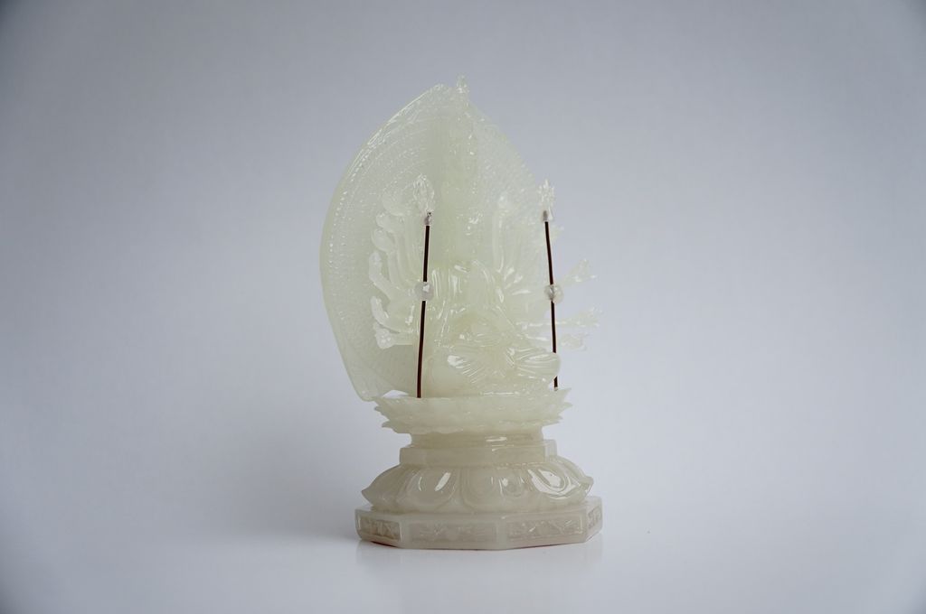 Tượng Phật Thiên Thủ Thiên Nhãn Chuẩn Đề hào quang dạ quang - Cao 16cm