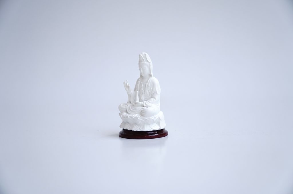Tượng Phật Bà Quan Thế Âm Bồ Tát ngồi trắng ngà - Cao 6cm