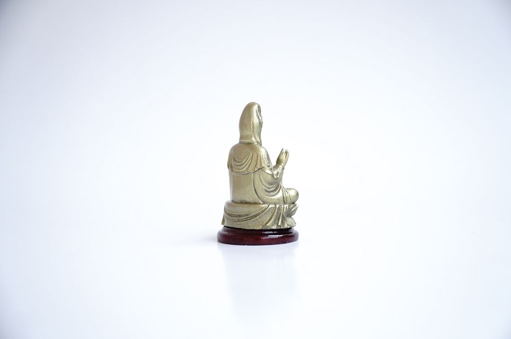 Tượng Phật Bà Quan Thế Âm Bồ Tát ngồi xi mạ đồng - Cao 6cm