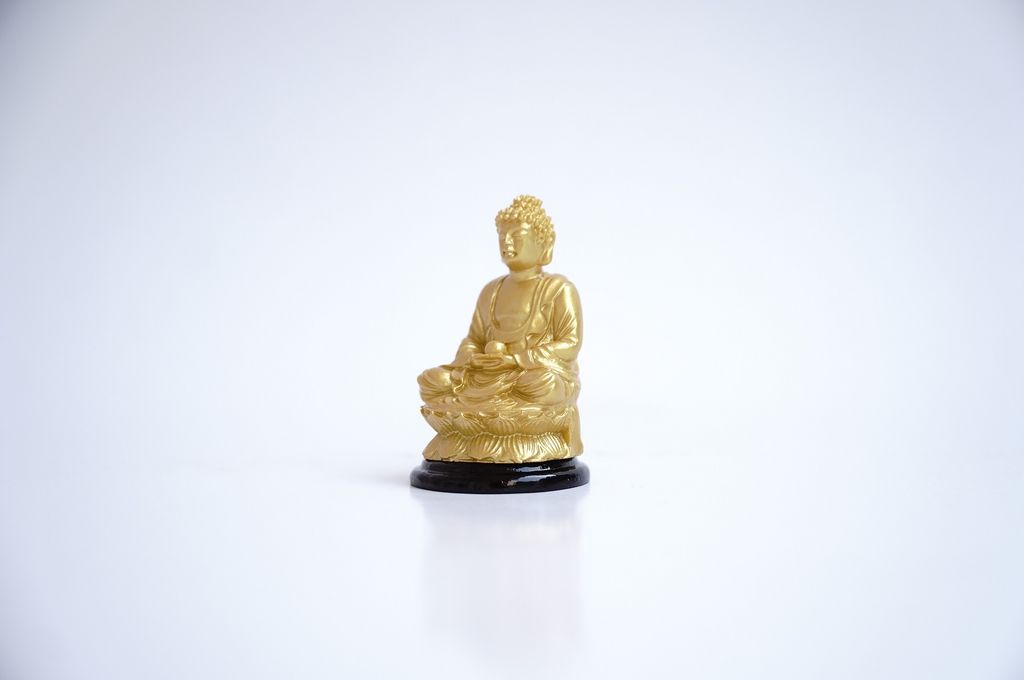 Tượng Phật A Di Đà ngồi nhũ vàng đặt xe, bàn thờ - Cao 6cm