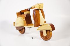 Quà tặng lưu niệm Xe gỗ mô hình xe Vespa cổ cao cấp - Dài 26cm Cao 16cm