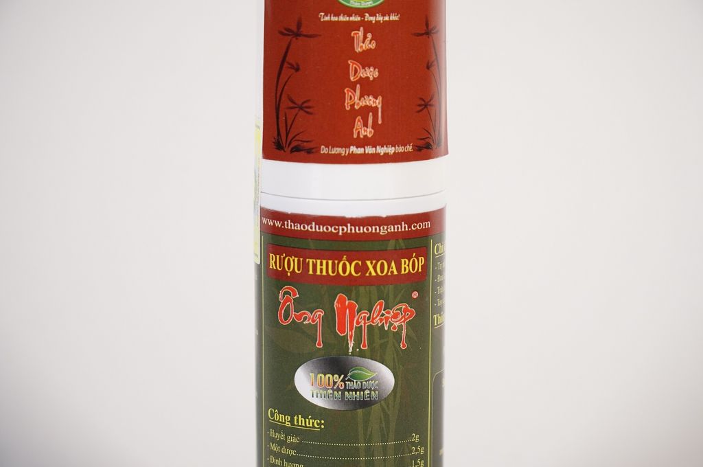 Thảo mộc xoa bóp Ông Nghiệp xoa đâu bóp đó hết nhức mõi tay chân - Chai 100ml