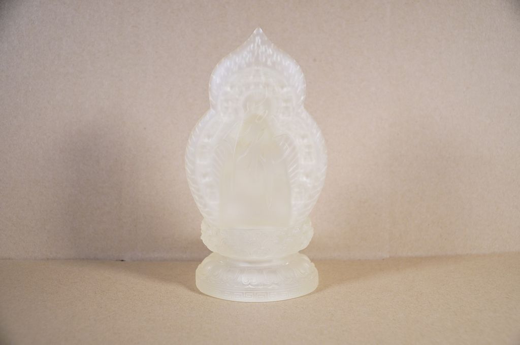 Tượng Phật Đại Thế Chí Bồ Tát ngồi để xe ô tô trắng trong lá bồ đề hào quang - Cao 19cm