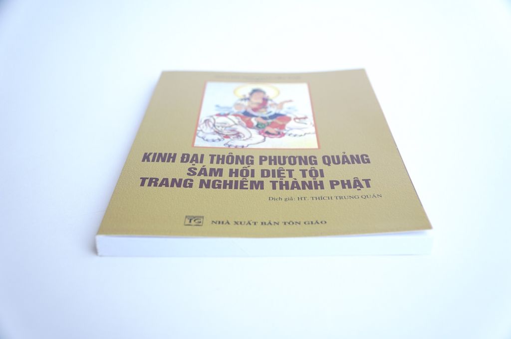 Sách Phật giáo - Kinh đại thông phương quảng sám hối diệt tội - Thích Trung Quán - Bìa giấy vàng 190 trang