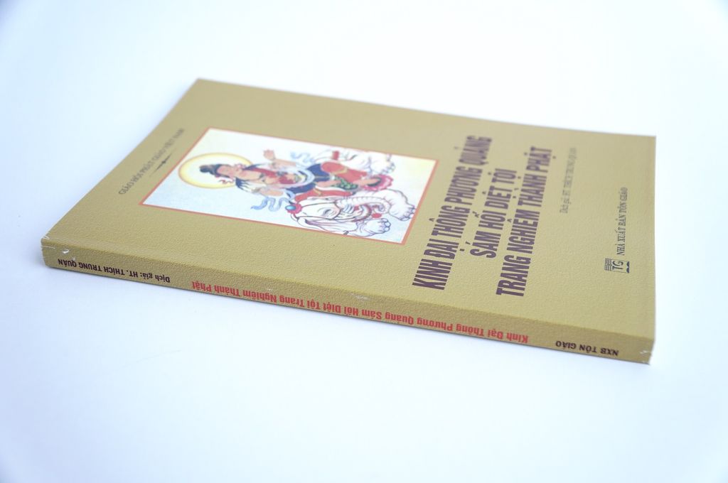 Sách Phật giáo - Kinh đại thông phương quảng sám hối diệt tội - Thích Trung Quán - Bìa giấy vàng 190 trang