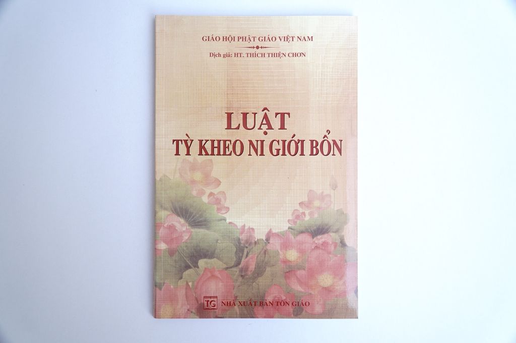 Sách Phật giáo - Luật tỳ kheo ni giới bổn - Thích Thiện Chơn - Bìa giấy cam 101 trang