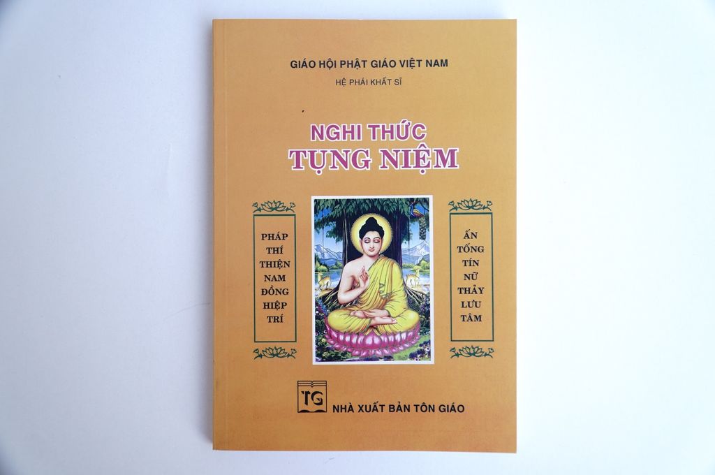 Sách Phật giáo - Nghi thức tụng niệm - Hệ phái Khất sĩ - Bìa giấy cam 183 trang