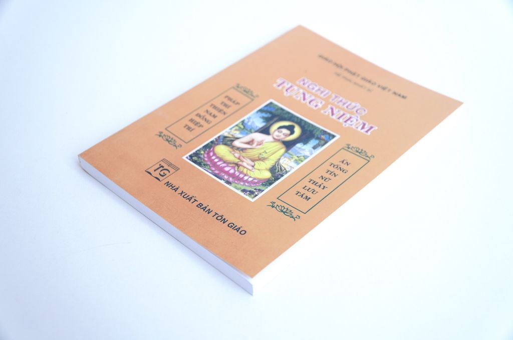 Sách Phật giáo - Nghi thức tụng niệm - Hệ phái Khất sĩ - Bìa giấy cam 183 trang