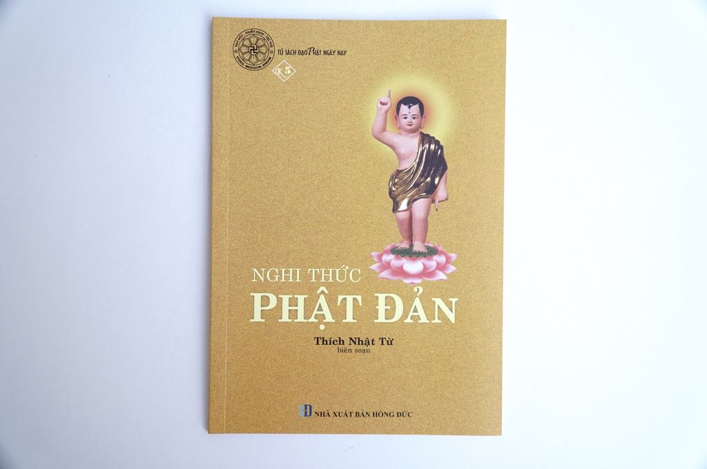 Sách Phật giáo - Nghi thức Phật đản - Thích Nhật Từ - Bìa giấy cam 48 trang