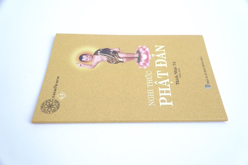 Sách Phật giáo - Nghi thức Phật đản - Thích Nhật Từ - Bìa giấy cam 48 trang