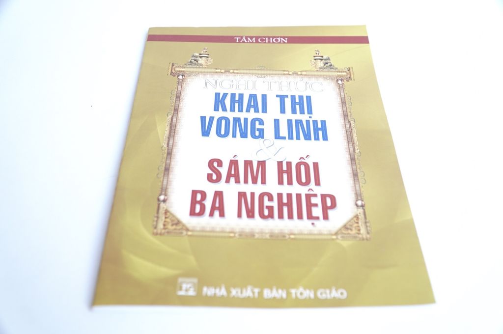 Sách Phật giáo - Nghi thức Khai thị vong linh sám hối ba nghiệp - Tâm Chơn - Bìa giấy vàng