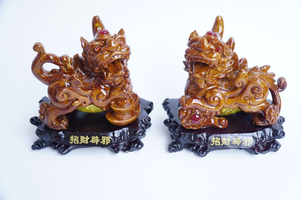 Cặp tượng tỳ hưu phong thủy bụng trứng vàng tài lộc - Hưu vân gỗ 17cm