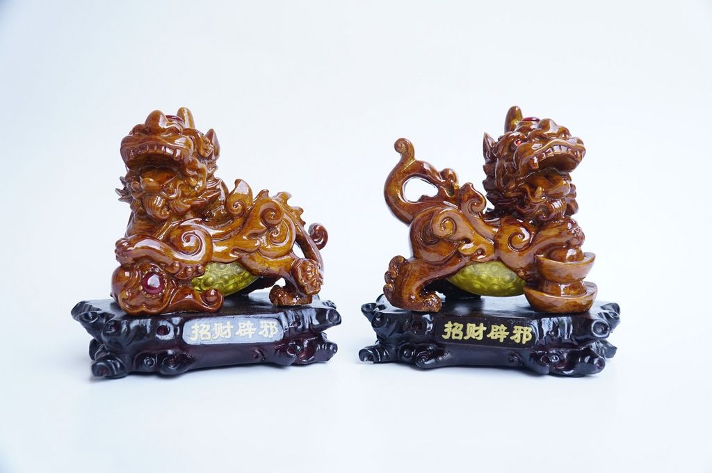 Cặp tượng tỳ hưu phong thủy bụng trứng vàng tài lộc - Hưu vân gỗ 17cm