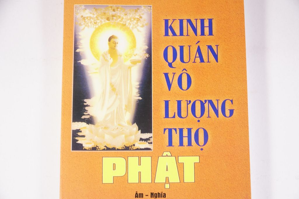 Sách Phật giáo Kinh Quán Vô Lượng Thọ Phật - Thích Hưng Từ bìa giấy vàng 145 trang