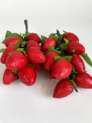Chùm dâu tây giả giống thật như đúc, mô hình trái cây giả trang trí chùm dâu tây