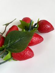 Chùm dâu tây giả giống thật như đúc, mô hình trái cây giả trang trí chùm dâu tây