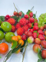 Chùm dâu tây giả giống thật như đúc, mô hình trái cây giả trang trí chùm dâu tây