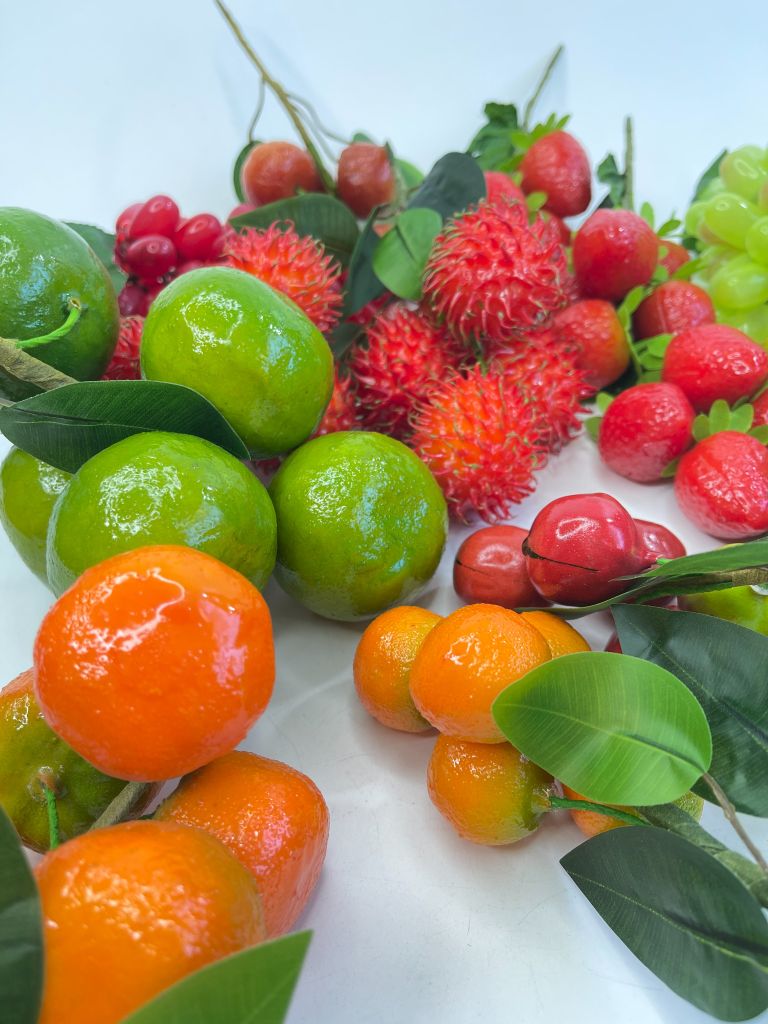 Chùm dâu tây giả giống thật như đúc, mô hình trái cây giả trang trí chùm dâu tây