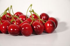 Chùm Cherry giả trang trí, trái cây giả chùm Cherry - Hoa quả giả cao cấp