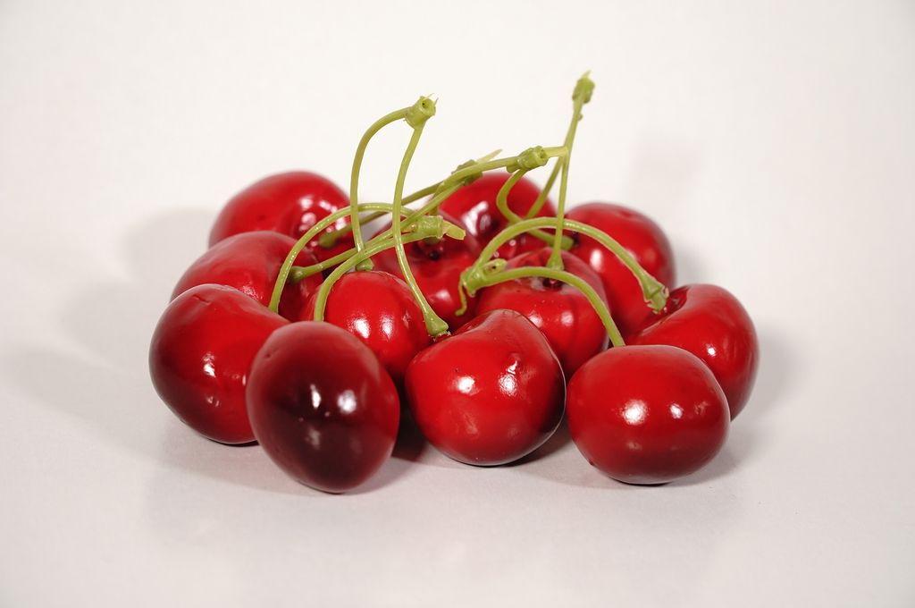 Chùm Cherry giả trang trí, trái cây giả chùm Cherry - Hoa quả giả cao cấp