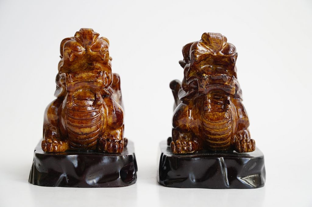 Cặp tượng Tỳ Hưu phong thủy vân gỗ tài lộc trấn trạch - Cao 10cm