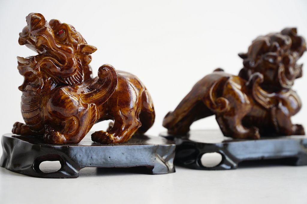 Cặp tượng Tỳ Hưu phong thủy vân gỗ tài lộc trấn trạch - Cao 10cm