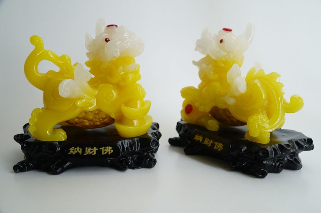 Cặp tượng Tỳ Hưu vàng gia tăng vượng khí bụng trứng vàng - Cao 17cm
