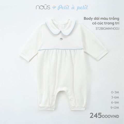 Body dài Nous petit à petit màu trắng có cúc trang trí