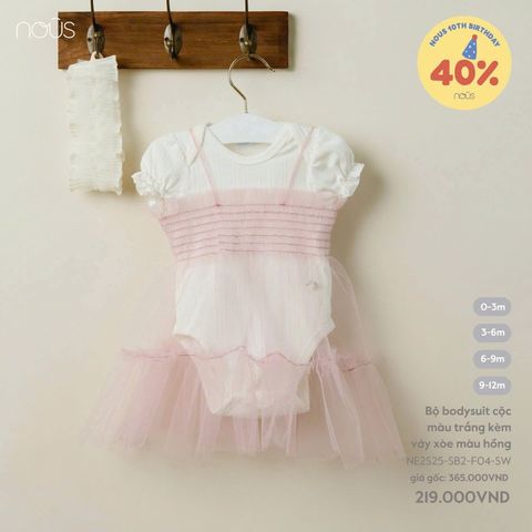 Bộ bodysuit cộc màu trắng kèm váy xoè màu hồng Nous Party