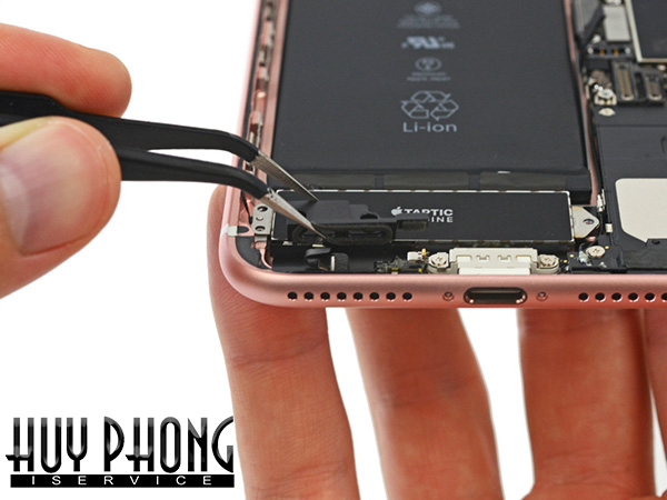 thay-pin-dien-thoai-iphone-7-5