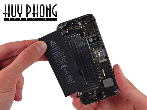 thay-pin-dien-thoai-iphone-4s-1