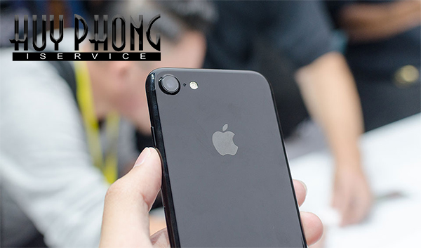 4-cach-thay-pin-iphone-7-khong-phai-ai-cung-biet-1