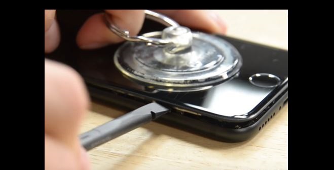 Cách tự thay pin iPhone Xs Max tại nhà