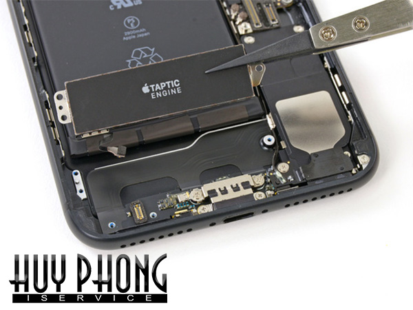 thay-pin-dien-thoai-iphone-7-1