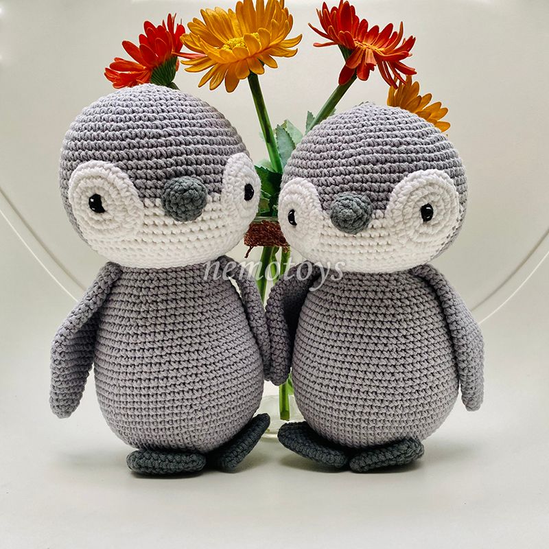  CHIM CÁNH CỤT MUMBLE VÀ GLORIA (26CM) - Thú bông bằng len handmade, Thú len Amigurumi, Búp bê len handmade 