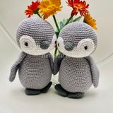  CHIM CÁNH CỤT MUMBLE VÀ GLORIA (26CM) - Thú bông bằng len handmade, Thú len Amigurumi, Búp bê len handmade 