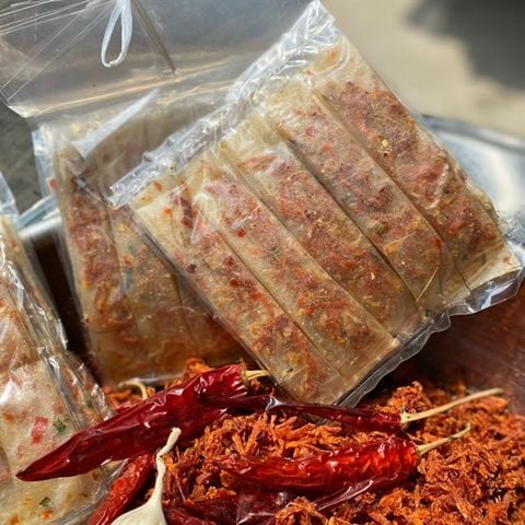 Bánh Tráng Dẻo Cuộn Khô Heo Xâu 10 Bịch (Kèm Chai Sốt Tắc)