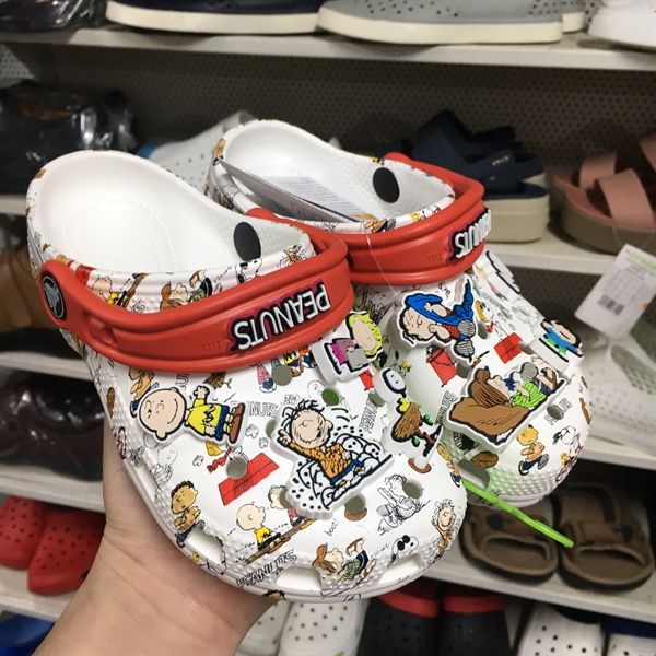 Giày sục Crocs trẻ em xuất dư - Họa tiết Peanuts – Lạ Sneakers