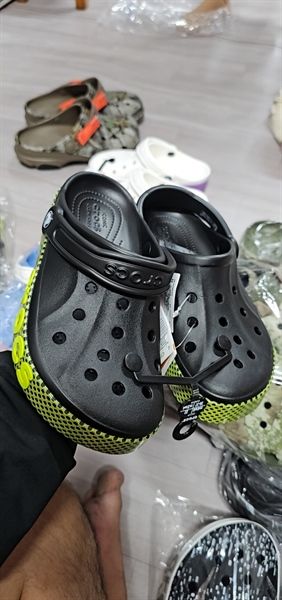 Giày sục Crocs nam nữ xuất khẩu - Đen đế vàng
