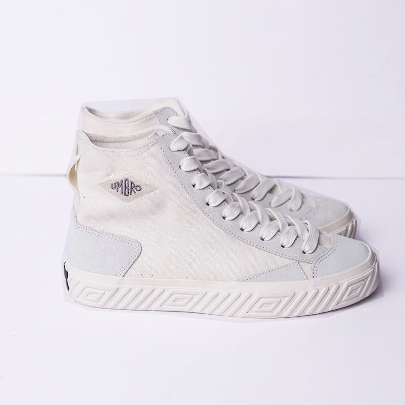 Giày cao cổ trắng sữa Umbro xuất dư xịn 13112023