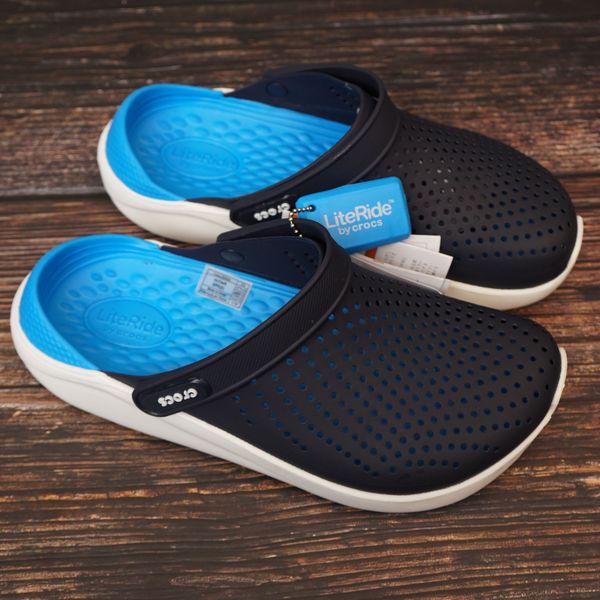 Giày sục crocs navy lòng xanh đế trắng