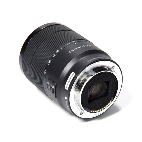 Ống kính Sony E 18-135mm f/3.5-5.6 OSS (Chính hãng)