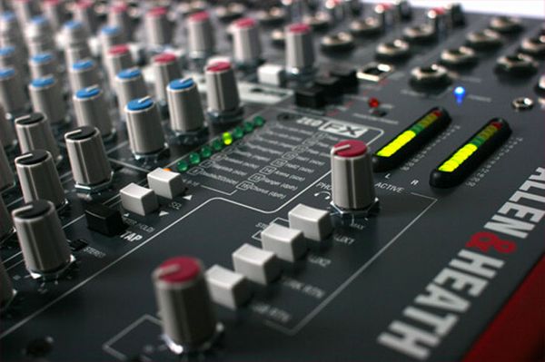 Mixer Allen & Heath Zed 22Fx, Mixer chuyên dụng cao cấp