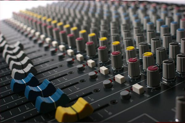 Mixer Allen & Heath Zed 22Fx, Mixer chuyên dụng cao cấp